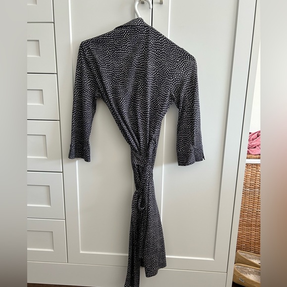 Diane Von Furstenberg wrap dress, size 4 - Picture 3 of 4